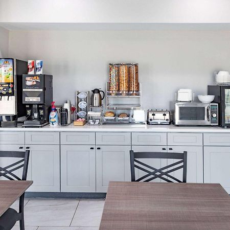 Baymont By Wyndham Freeport Texas Hotel Екстериор снимка