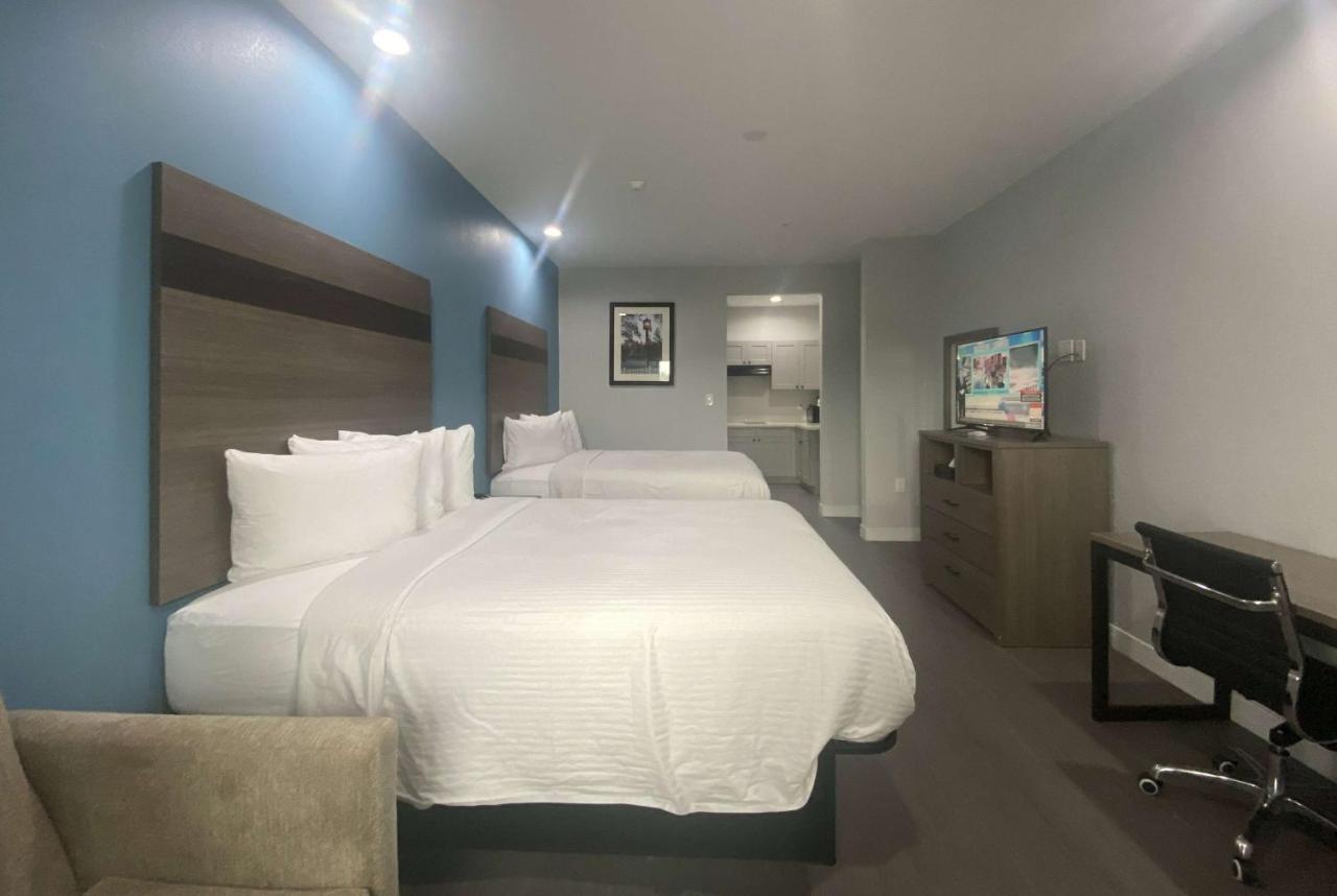 Baymont By Wyndham Freeport Texas Hotel Екстериор снимка