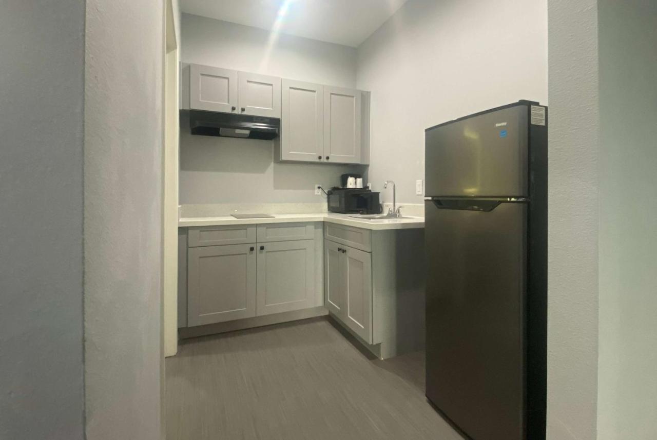 Baymont By Wyndham Freeport Texas Hotel Екстериор снимка