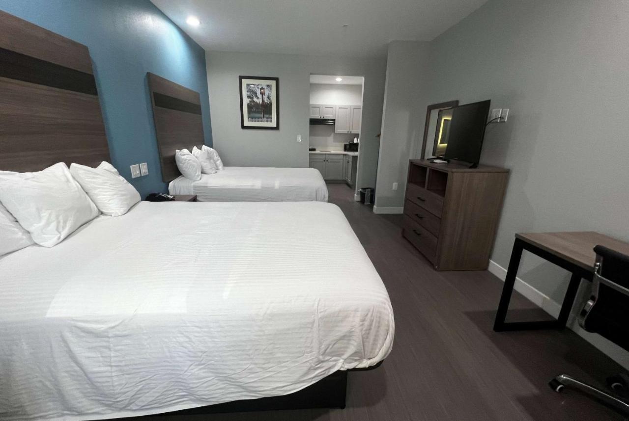 Baymont By Wyndham Freeport Texas Hotel Екстериор снимка