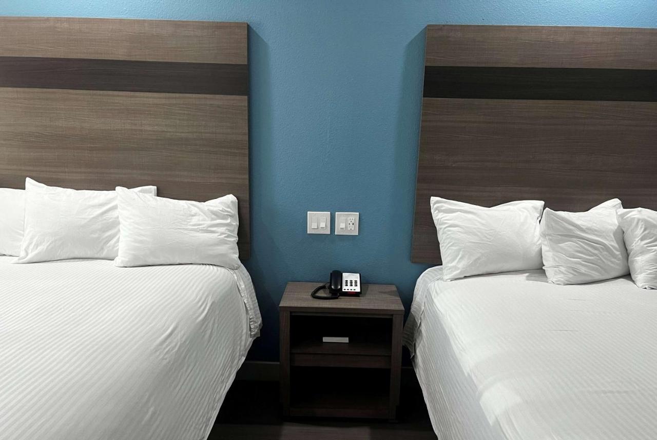 Baymont By Wyndham Freeport Texas Hotel Екстериор снимка