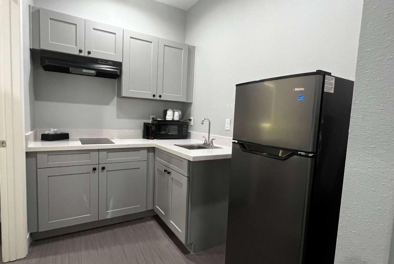 Baymont By Wyndham Freeport Texas Hotel Екстериор снимка