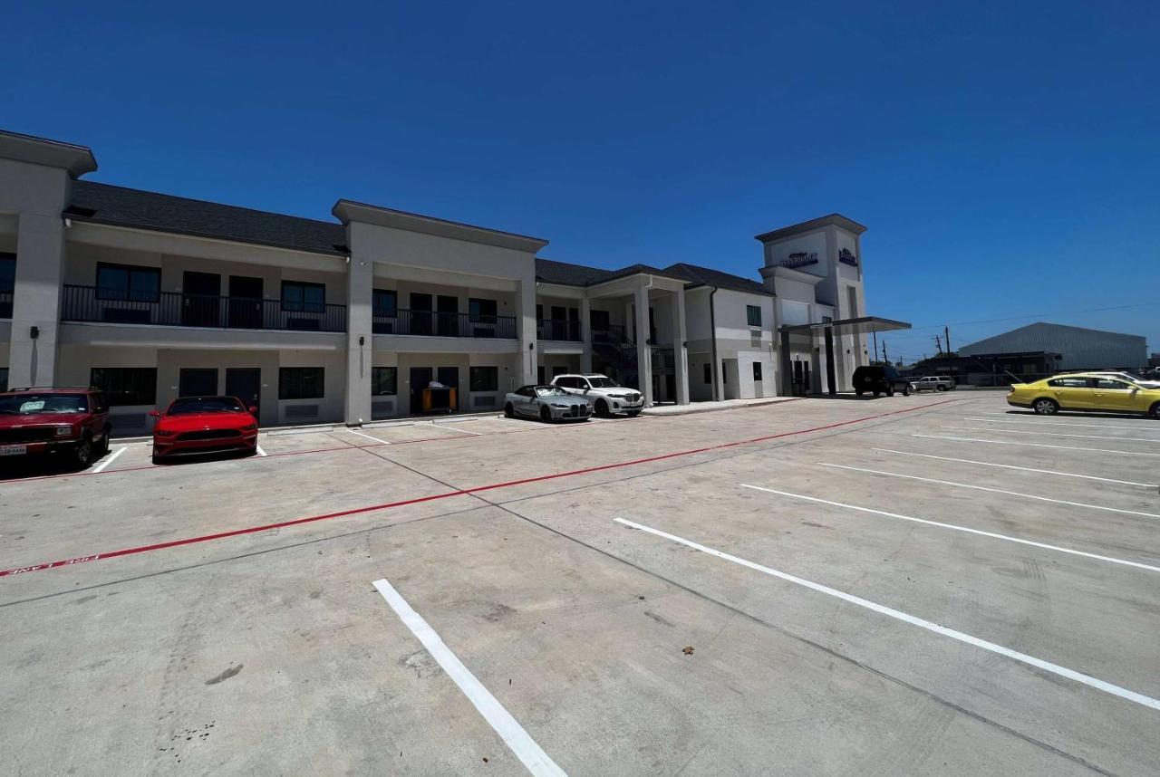 Baymont By Wyndham Freeport Texas Hotel Екстериор снимка