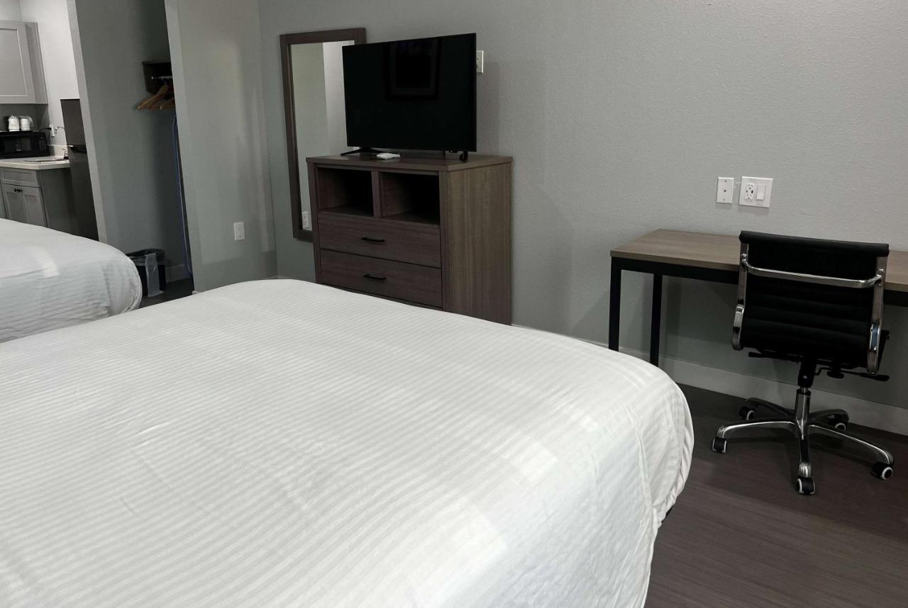 Baymont By Wyndham Freeport Texas Hotel Екстериор снимка