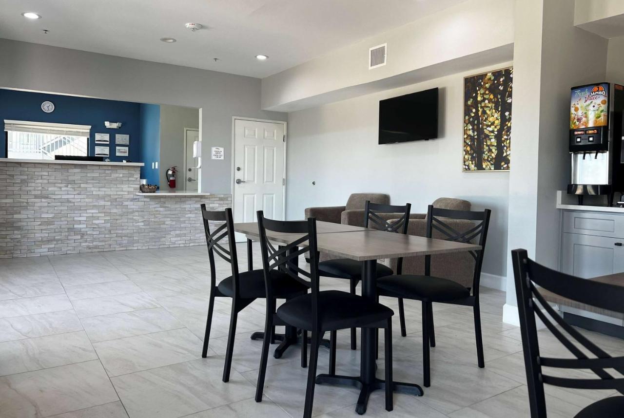 Baymont By Wyndham Freeport Texas Hotel Екстериор снимка