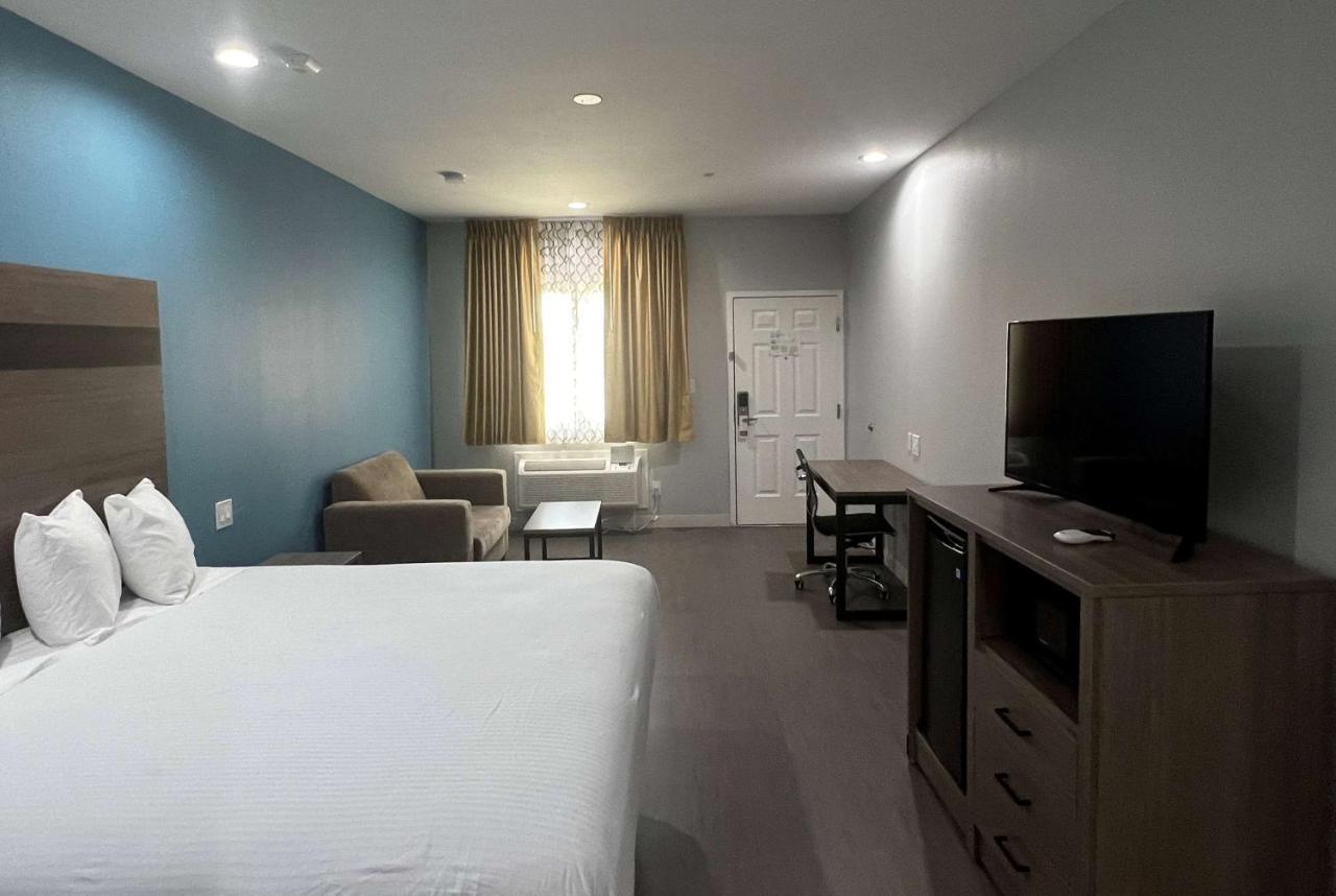 Baymont By Wyndham Freeport Texas Hotel Екстериор снимка