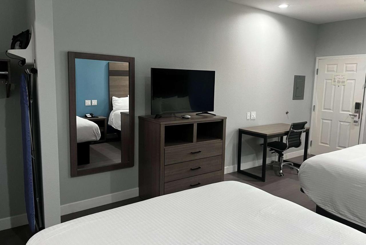 Baymont By Wyndham Freeport Texas Hotel Екстериор снимка