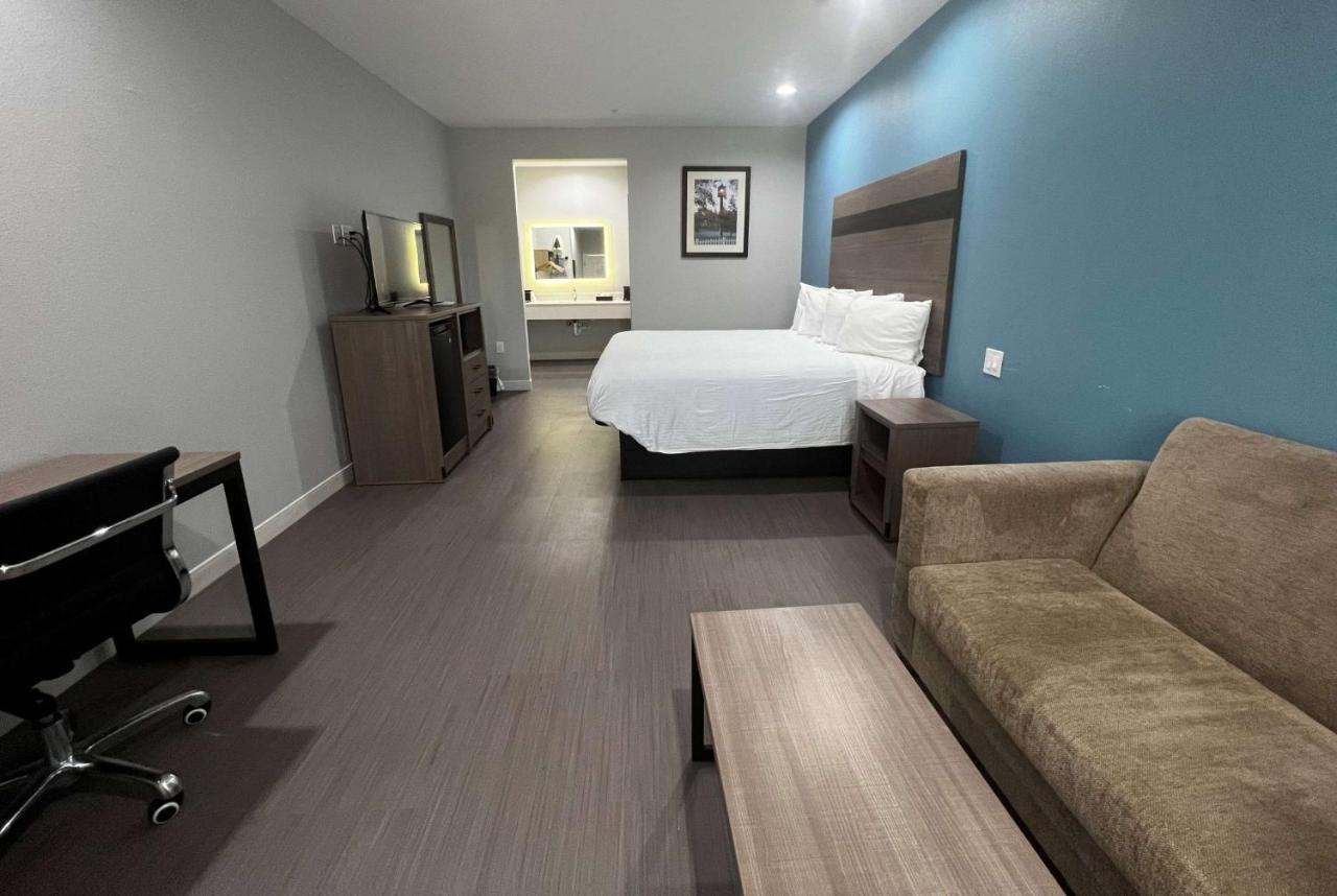 Baymont By Wyndham Freeport Texas Hotel Екстериор снимка