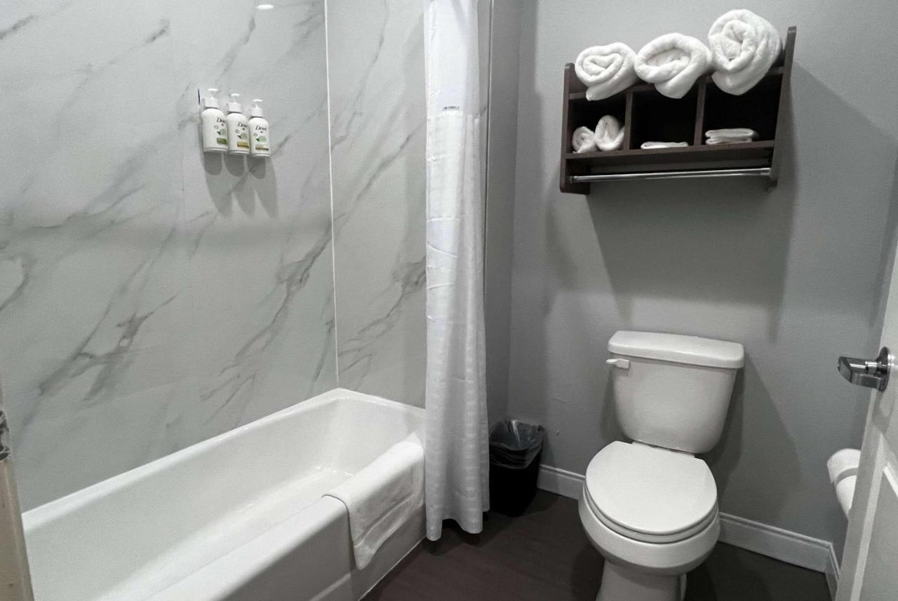 Baymont By Wyndham Freeport Texas Hotel Екстериор снимка