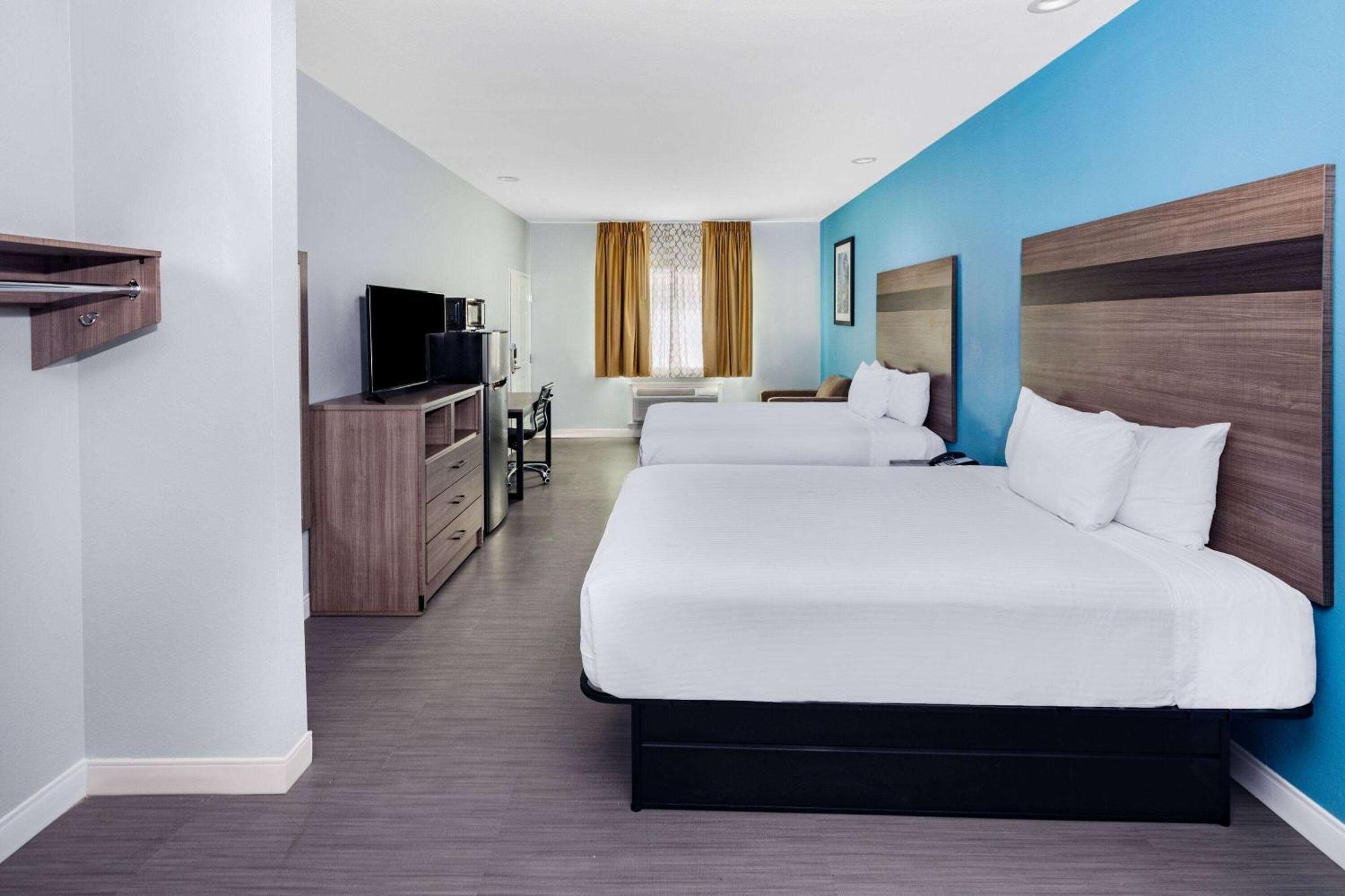 Baymont By Wyndham Freeport Texas Hotel Екстериор снимка