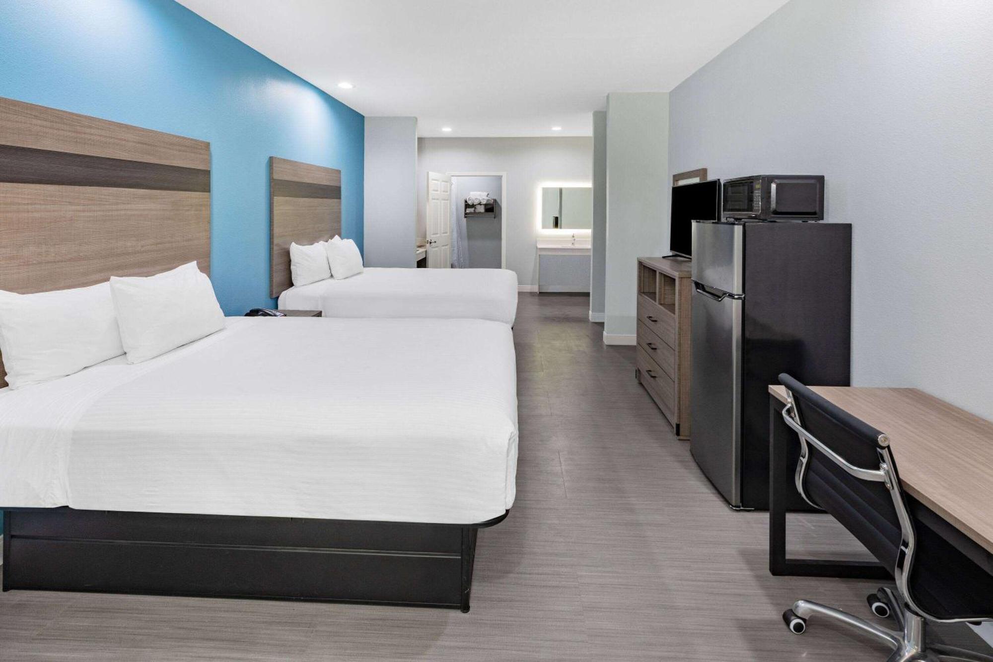 Baymont By Wyndham Freeport Texas Hotel Екстериор снимка