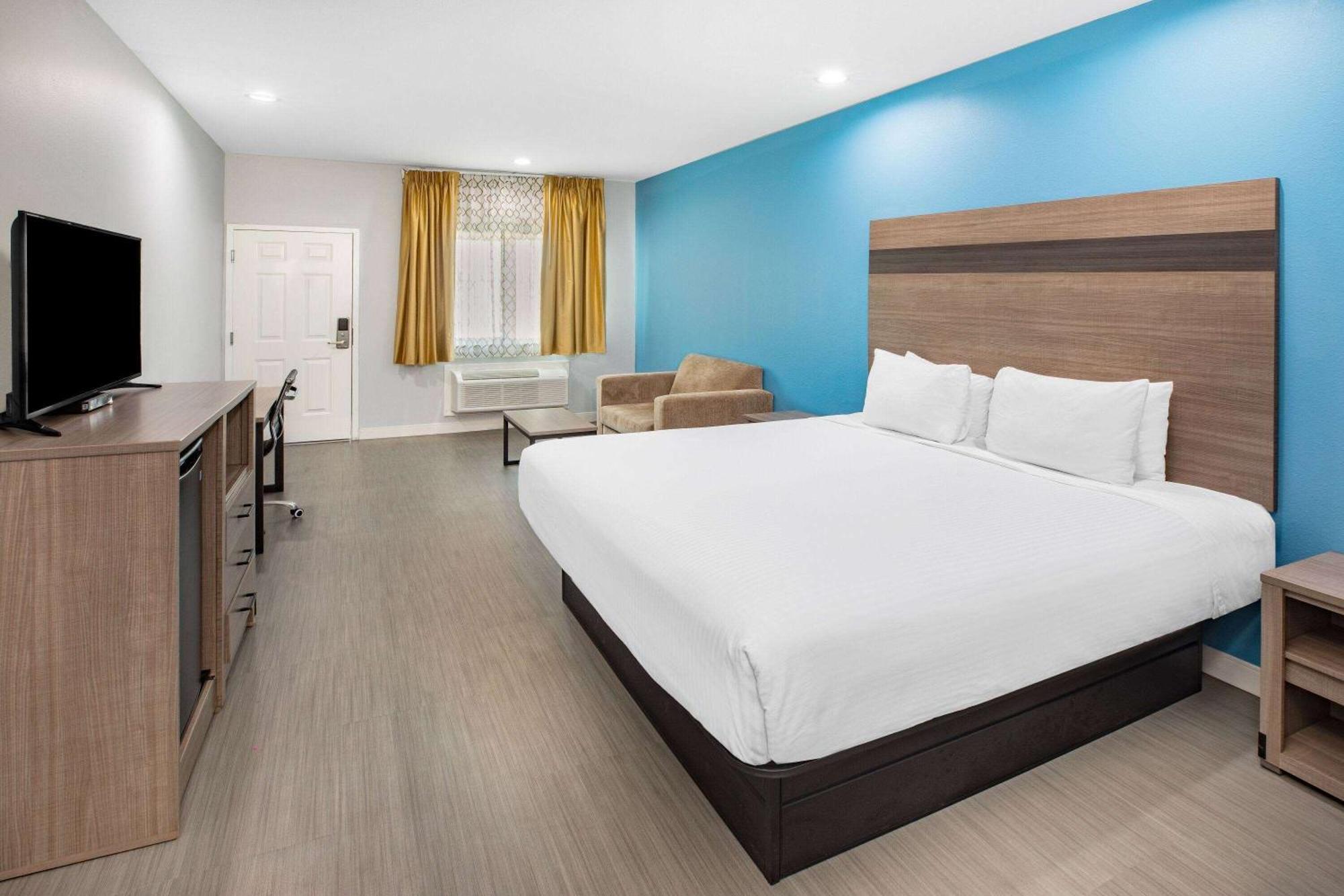 Baymont By Wyndham Freeport Texas Hotel Екстериор снимка