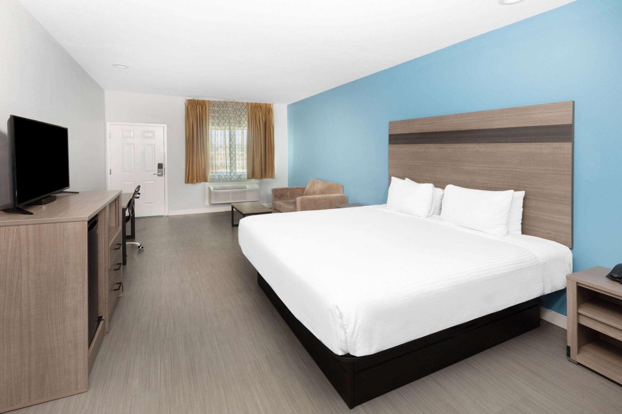 Baymont By Wyndham Freeport Texas Hotel Екстериор снимка