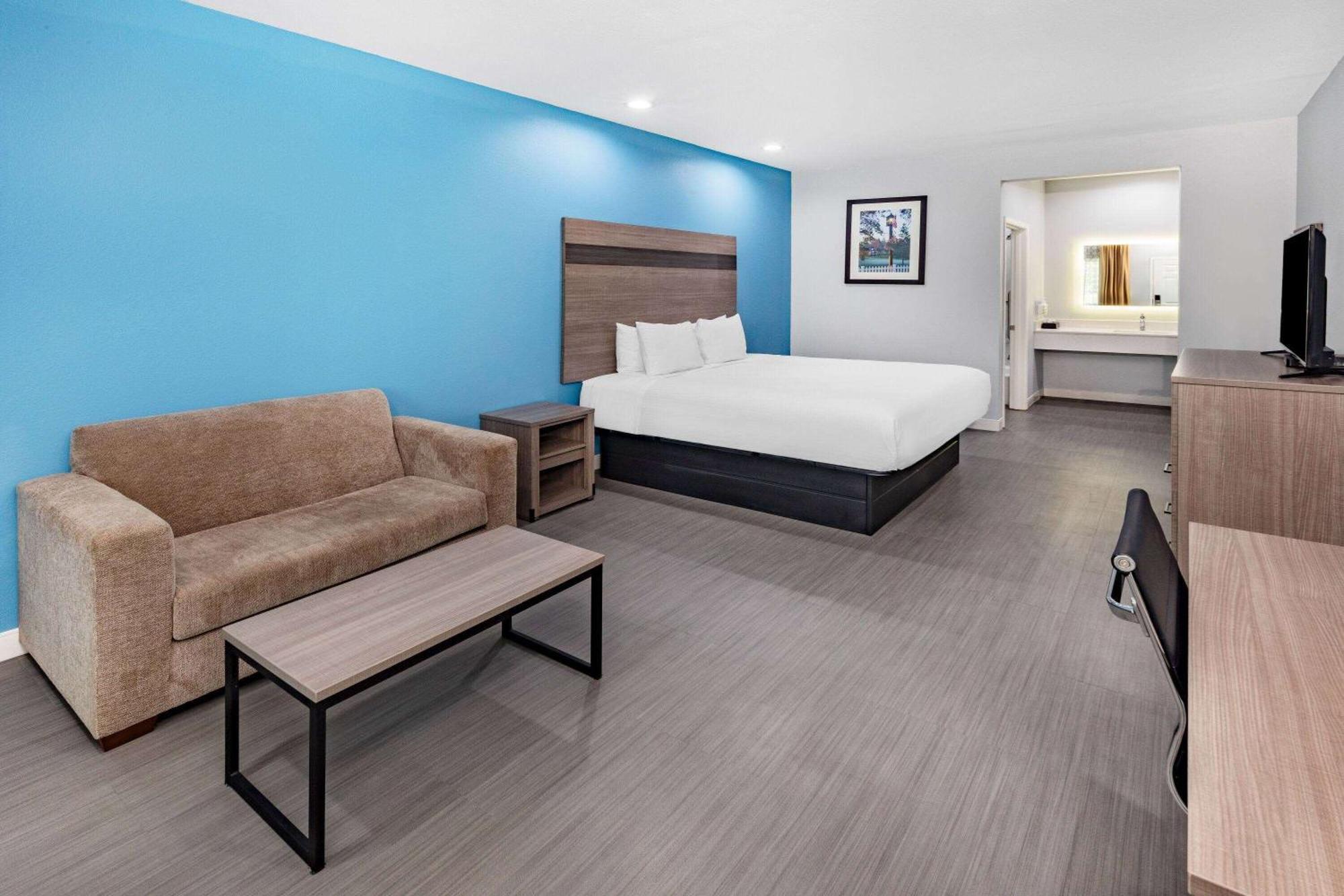Baymont By Wyndham Freeport Texas Hotel Екстериор снимка
