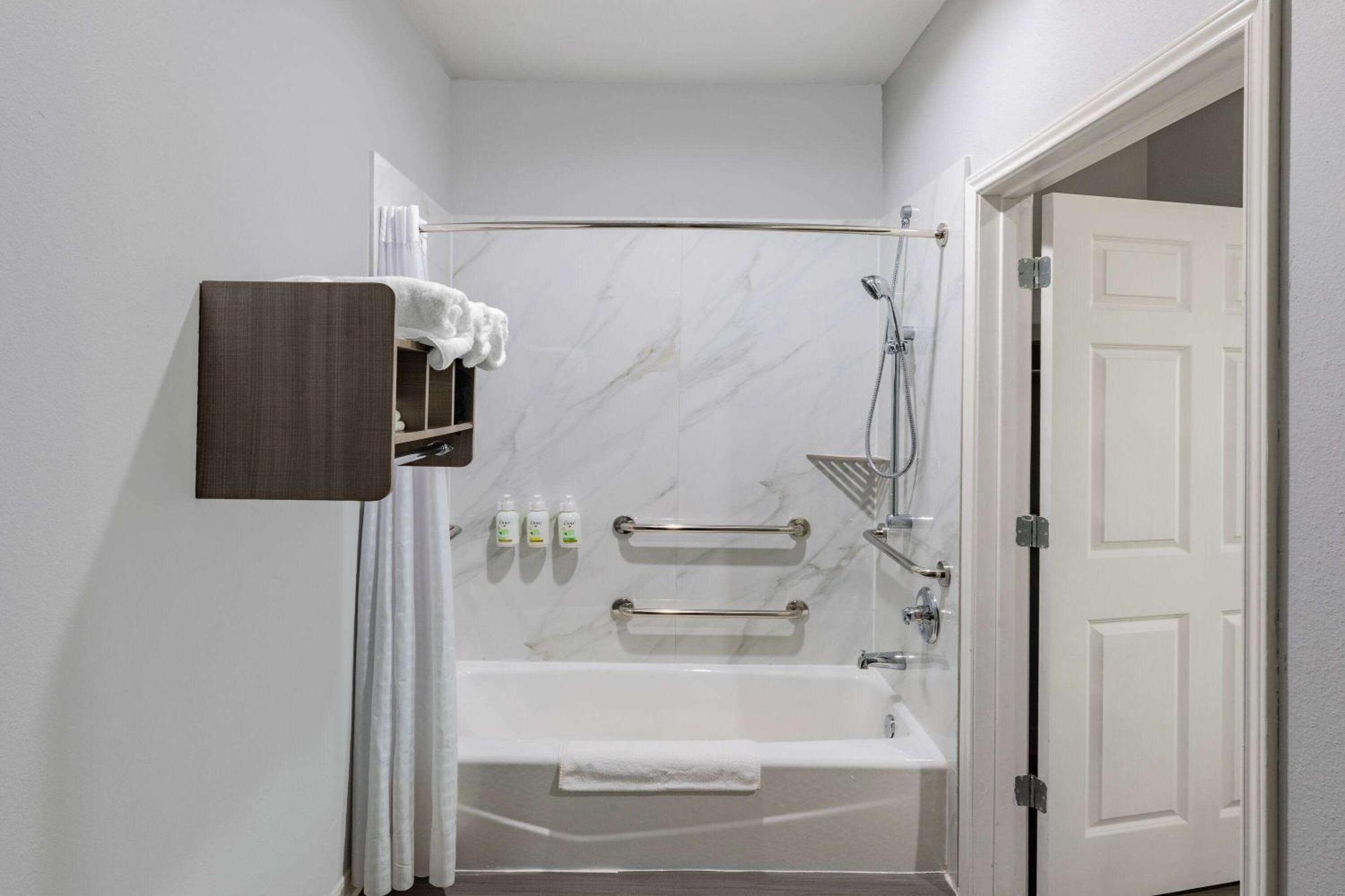 Baymont By Wyndham Freeport Texas Hotel Екстериор снимка