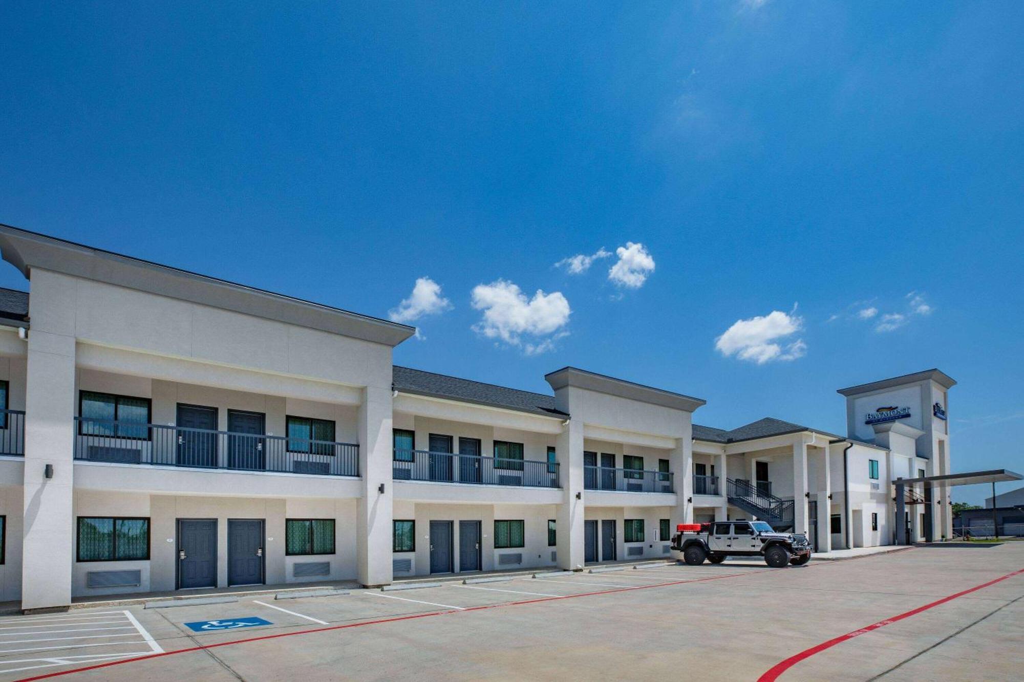Baymont By Wyndham Freeport Texas Hotel Екстериор снимка