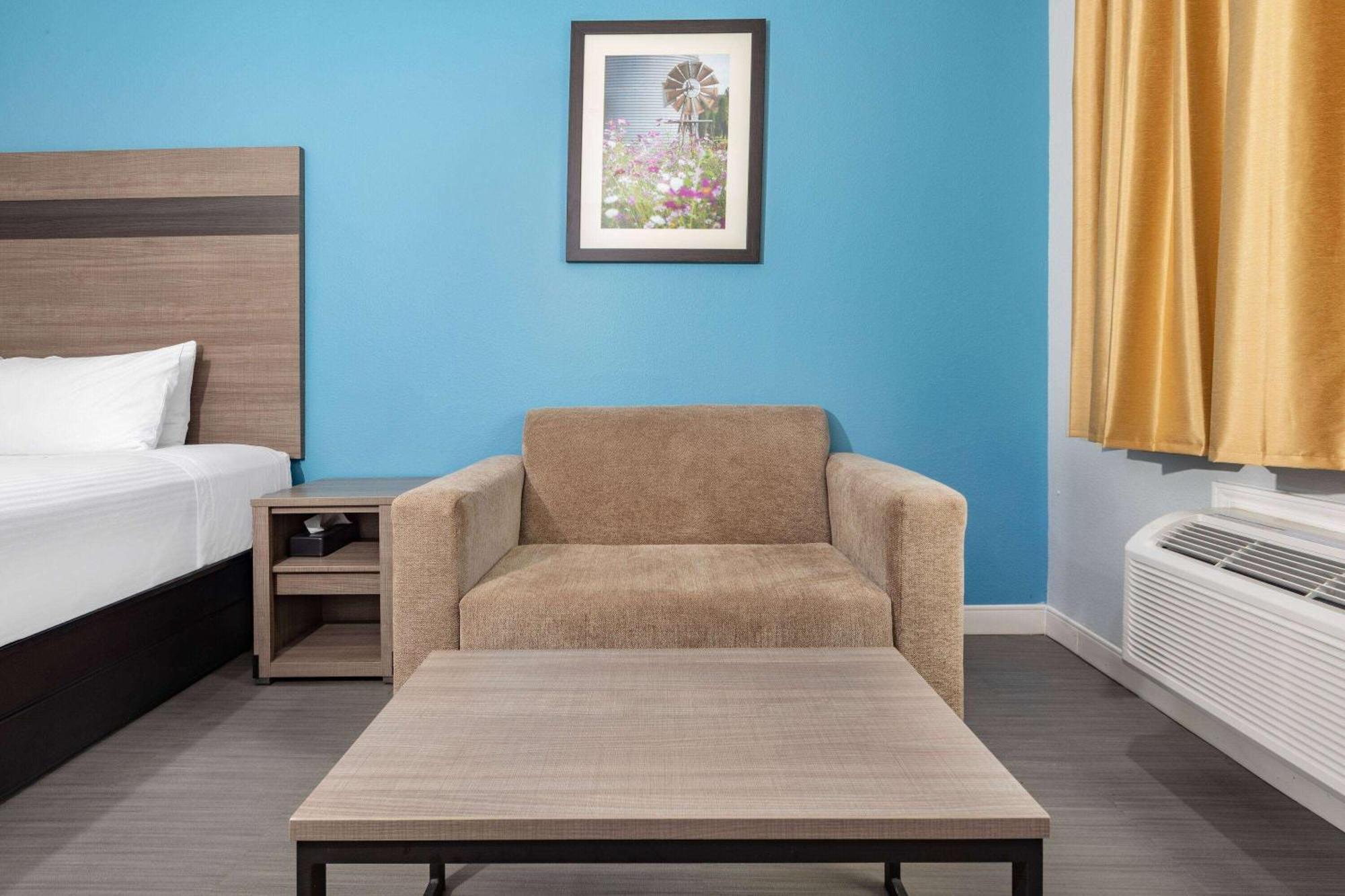 Baymont By Wyndham Freeport Texas Hotel Екстериор снимка