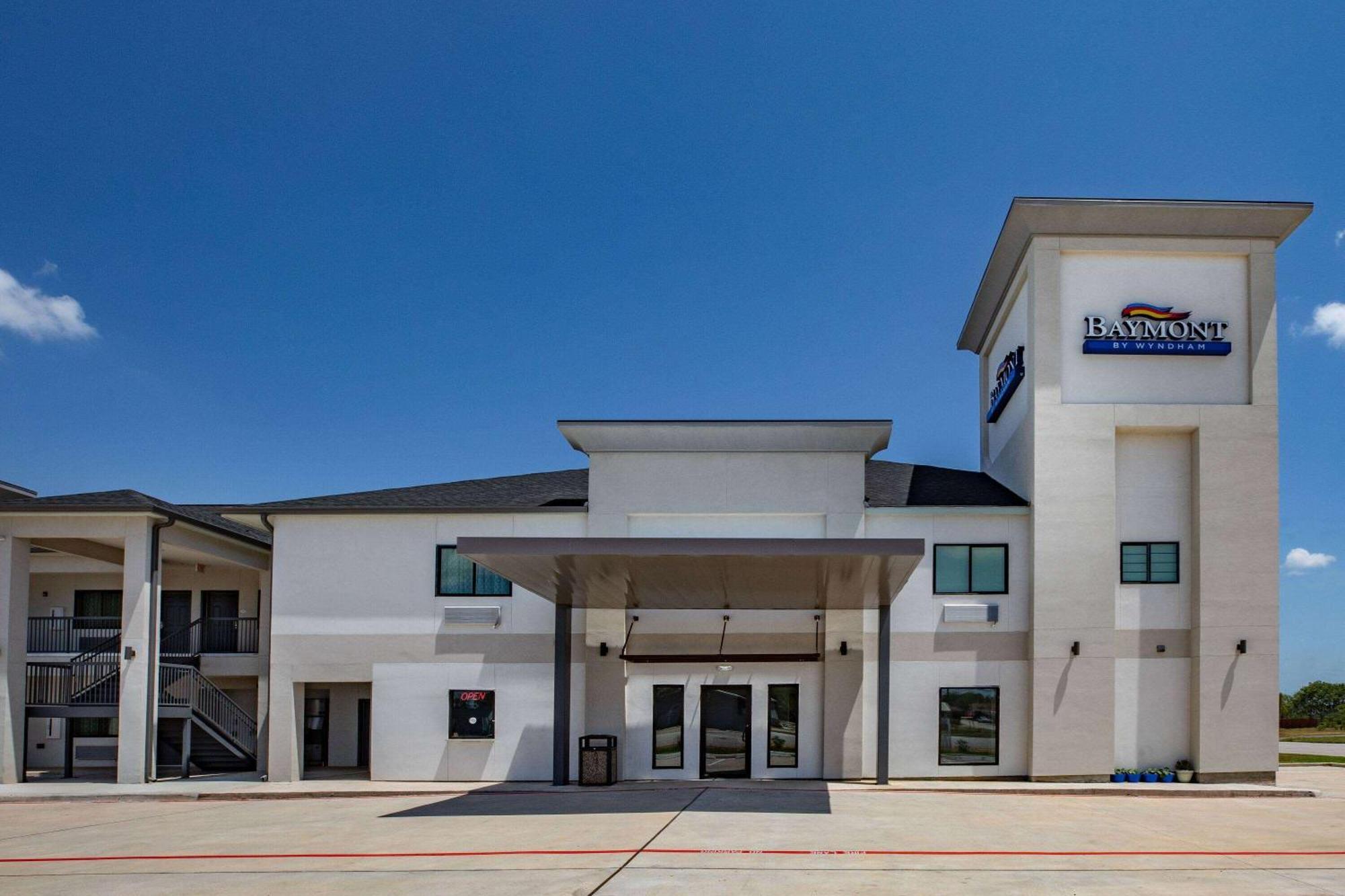 Baymont By Wyndham Freeport Texas Hotel Екстериор снимка
