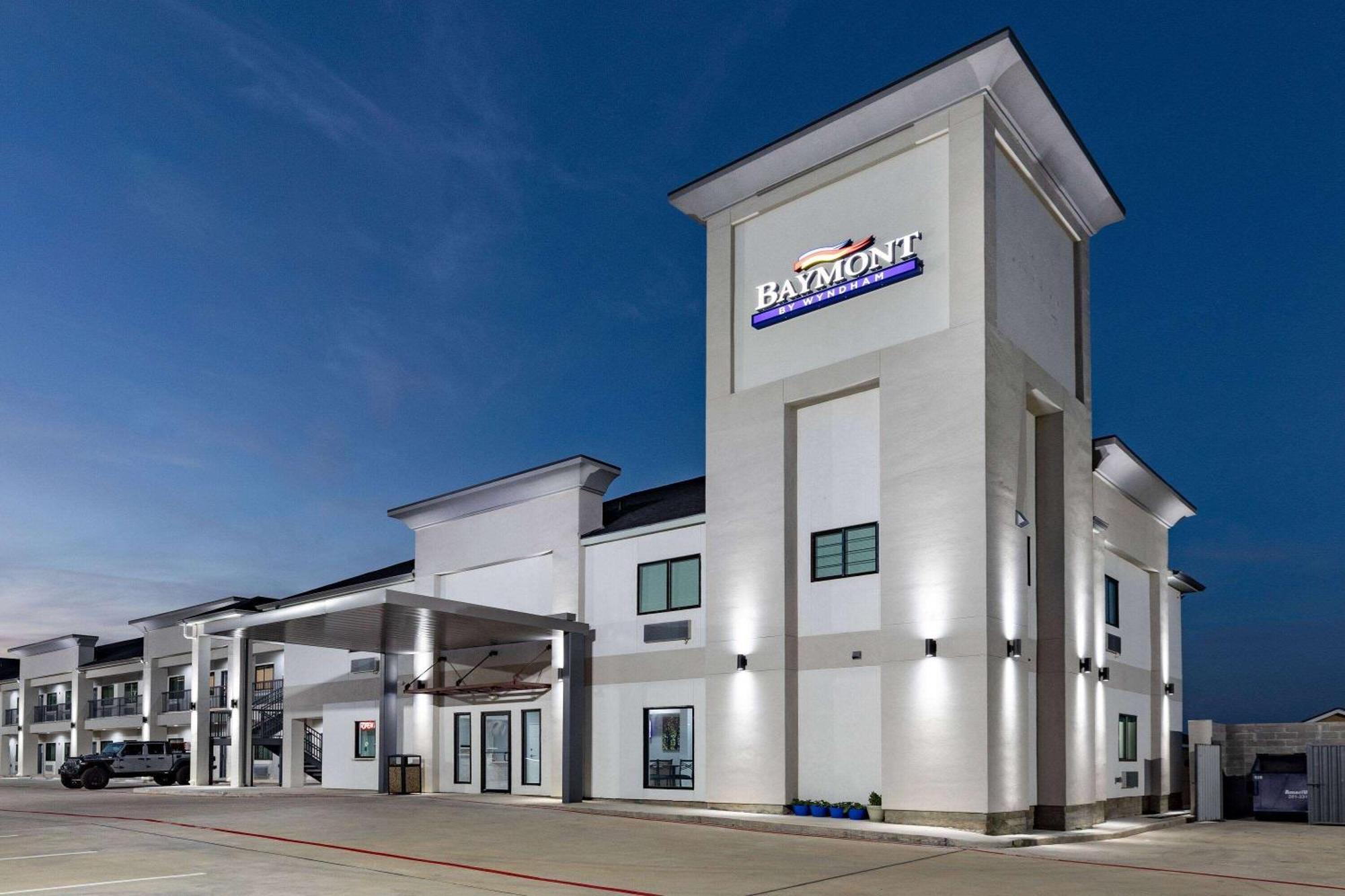 Baymont By Wyndham Freeport Texas Hotel Екстериор снимка